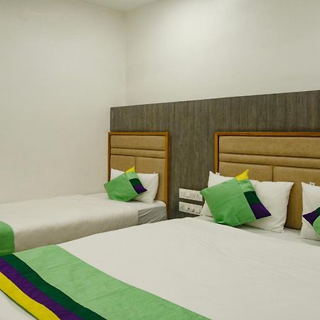 Treebo Urban, 1 Km From Railway Station 호텔 수라트 외부 사진