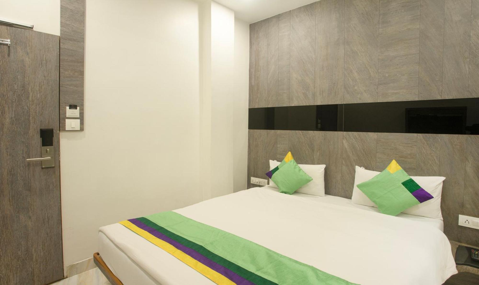 Treebo Urban, 1 Km From Railway Station 호텔 수라트 외부 사진