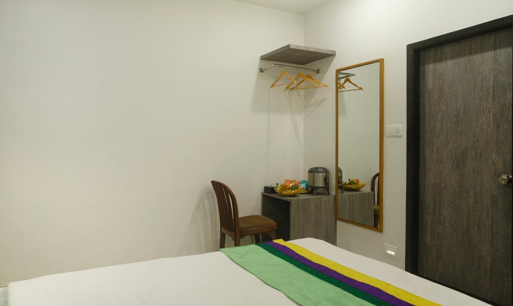 Treebo Urban, 1 Km From Railway Station 호텔 수라트 외부 사진