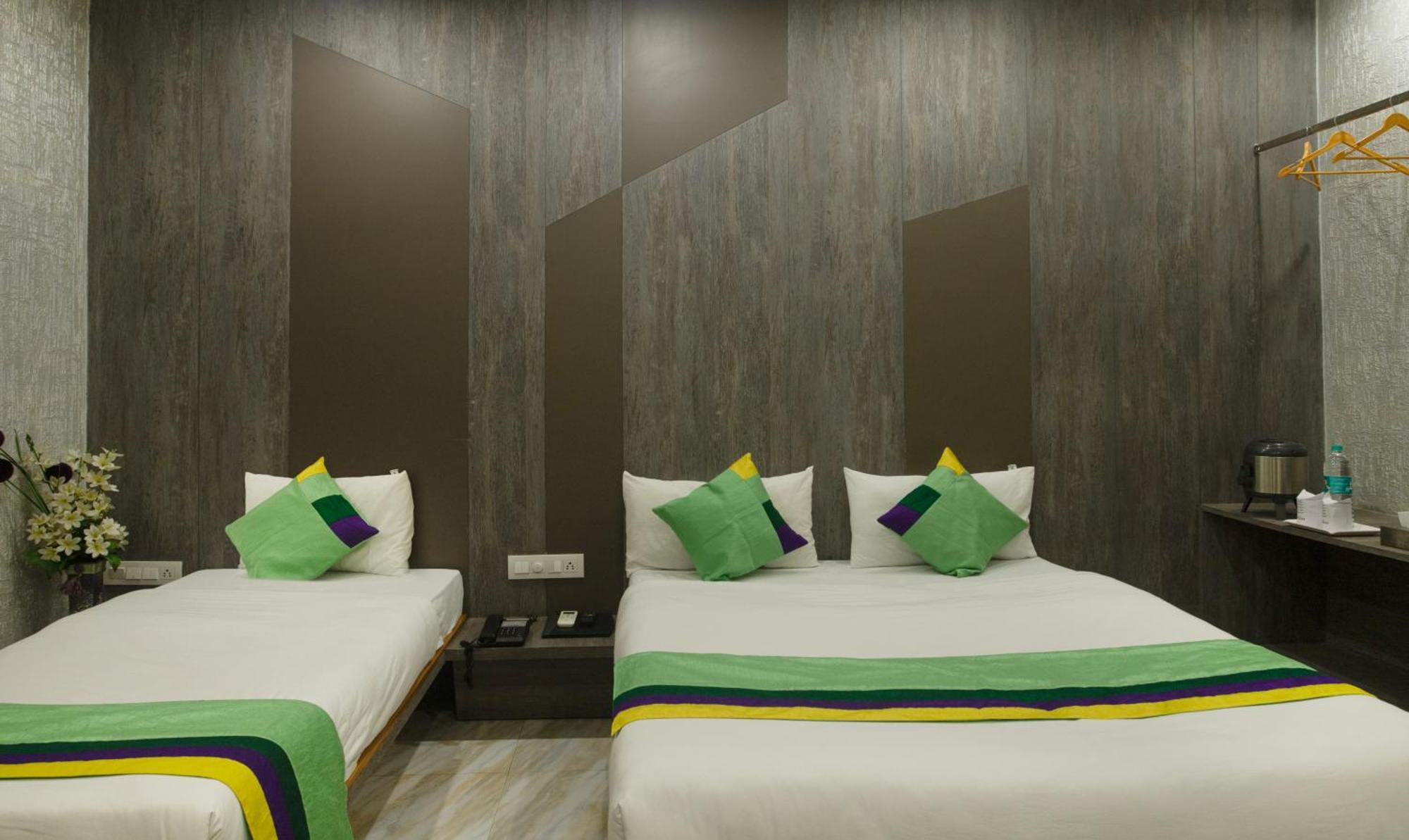 Treebo Urban, 1 Km From Railway Station 호텔 수라트 외부 사진