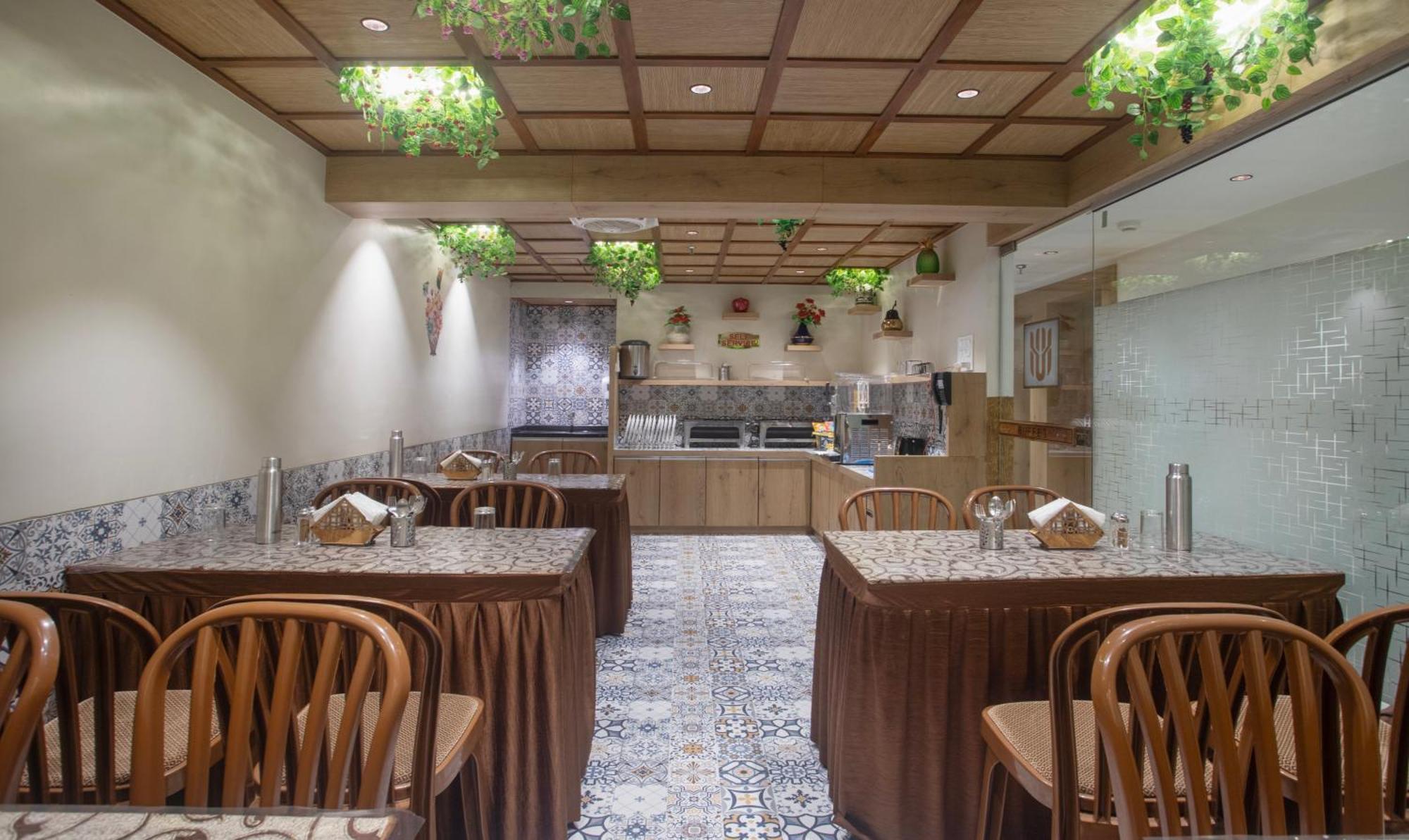 Treebo Urban, 1 Km From Railway Station 호텔 수라트 외부 사진