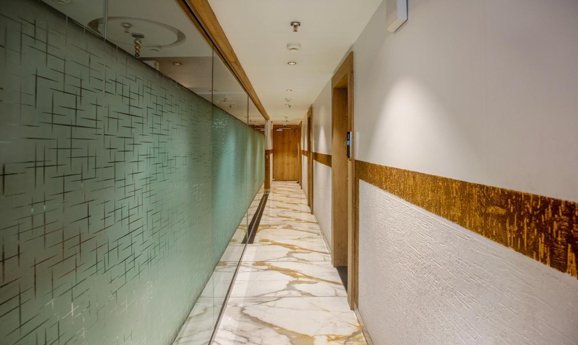 Treebo Urban, 1 Km From Railway Station 호텔 수라트 외부 사진