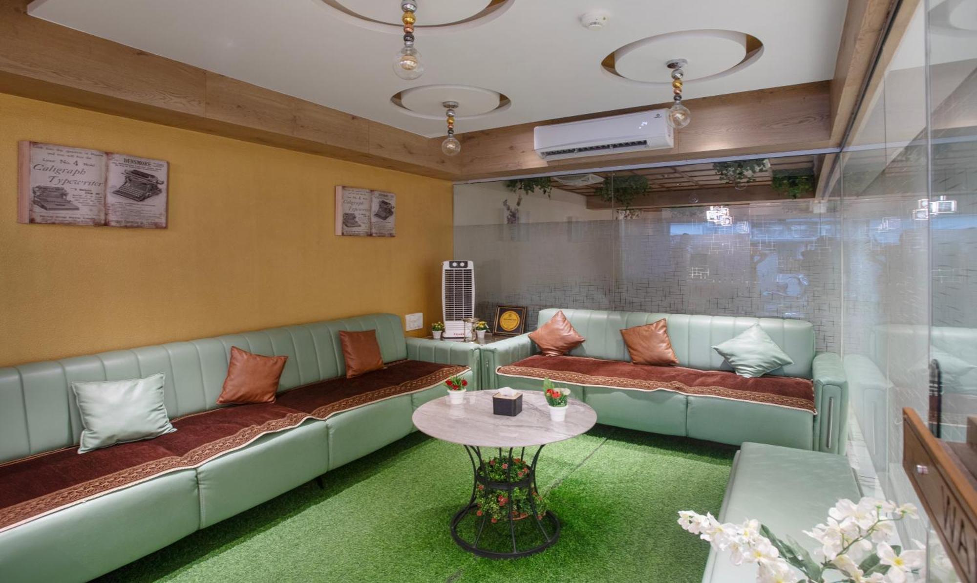 Treebo Urban, 1 Km From Railway Station 호텔 수라트 외부 사진