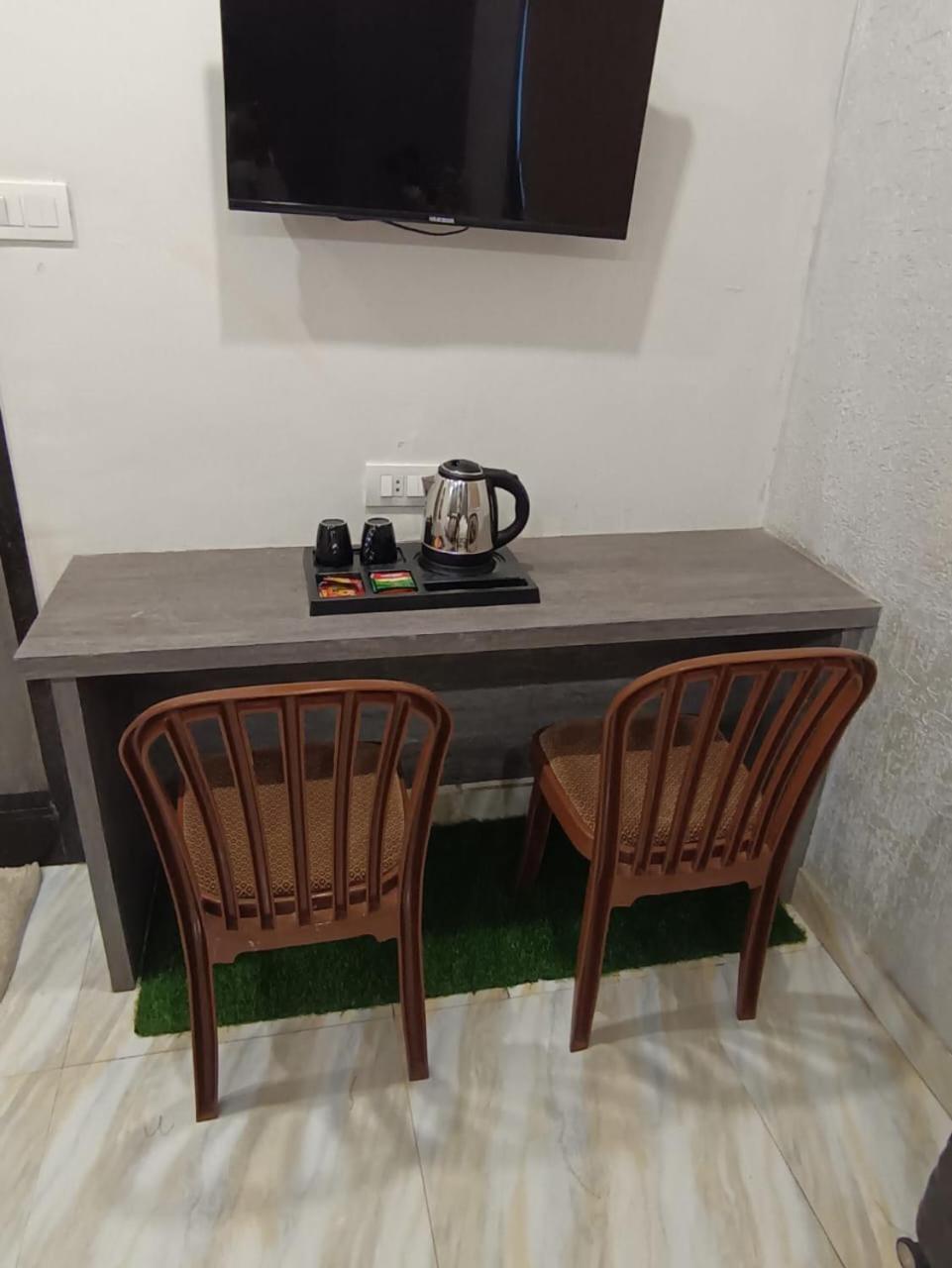 Treebo Urban, 1 Km From Railway Station 호텔 수라트 외부 사진
