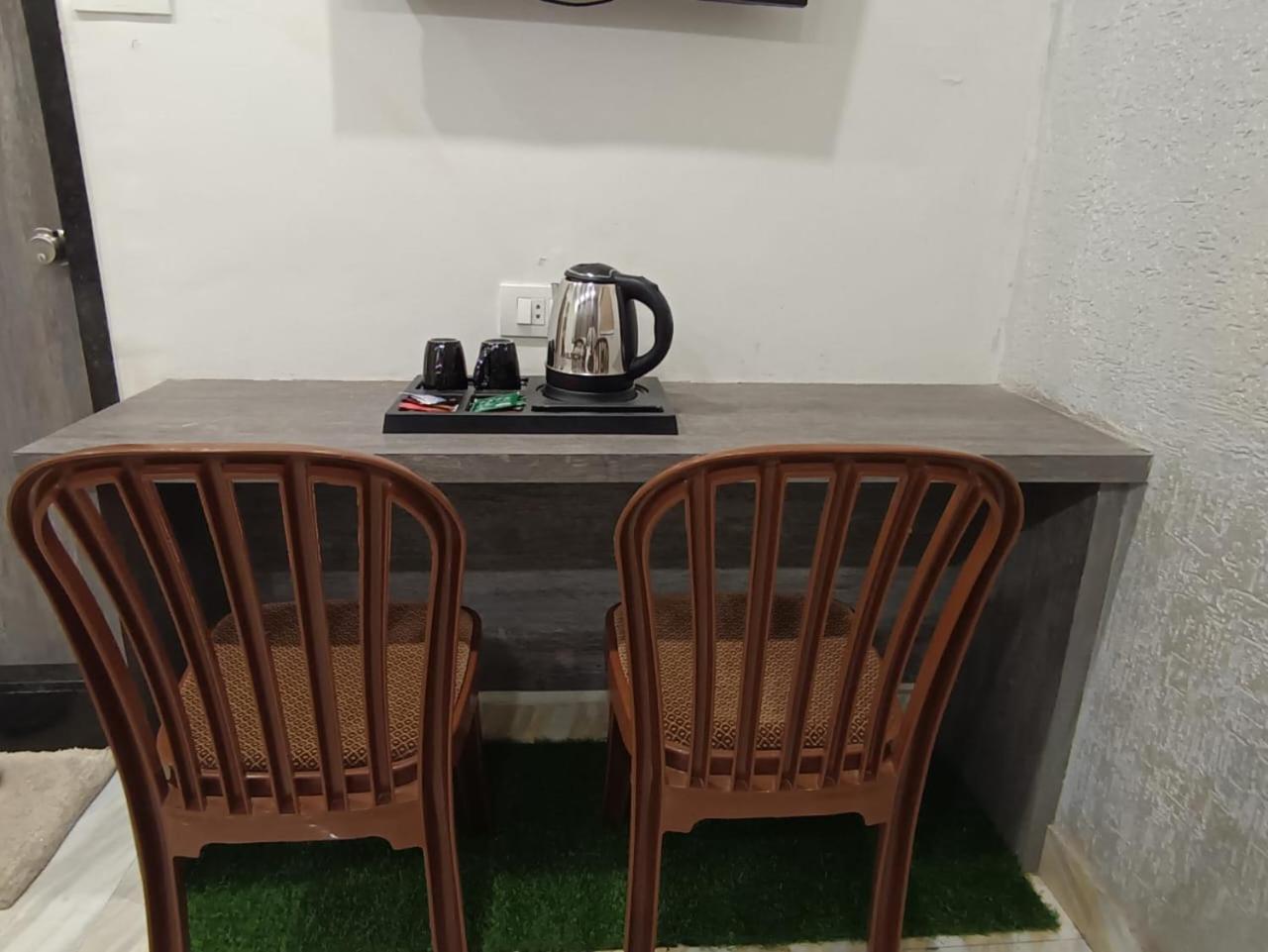 Treebo Urban, 1 Km From Railway Station 호텔 수라트 외부 사진
